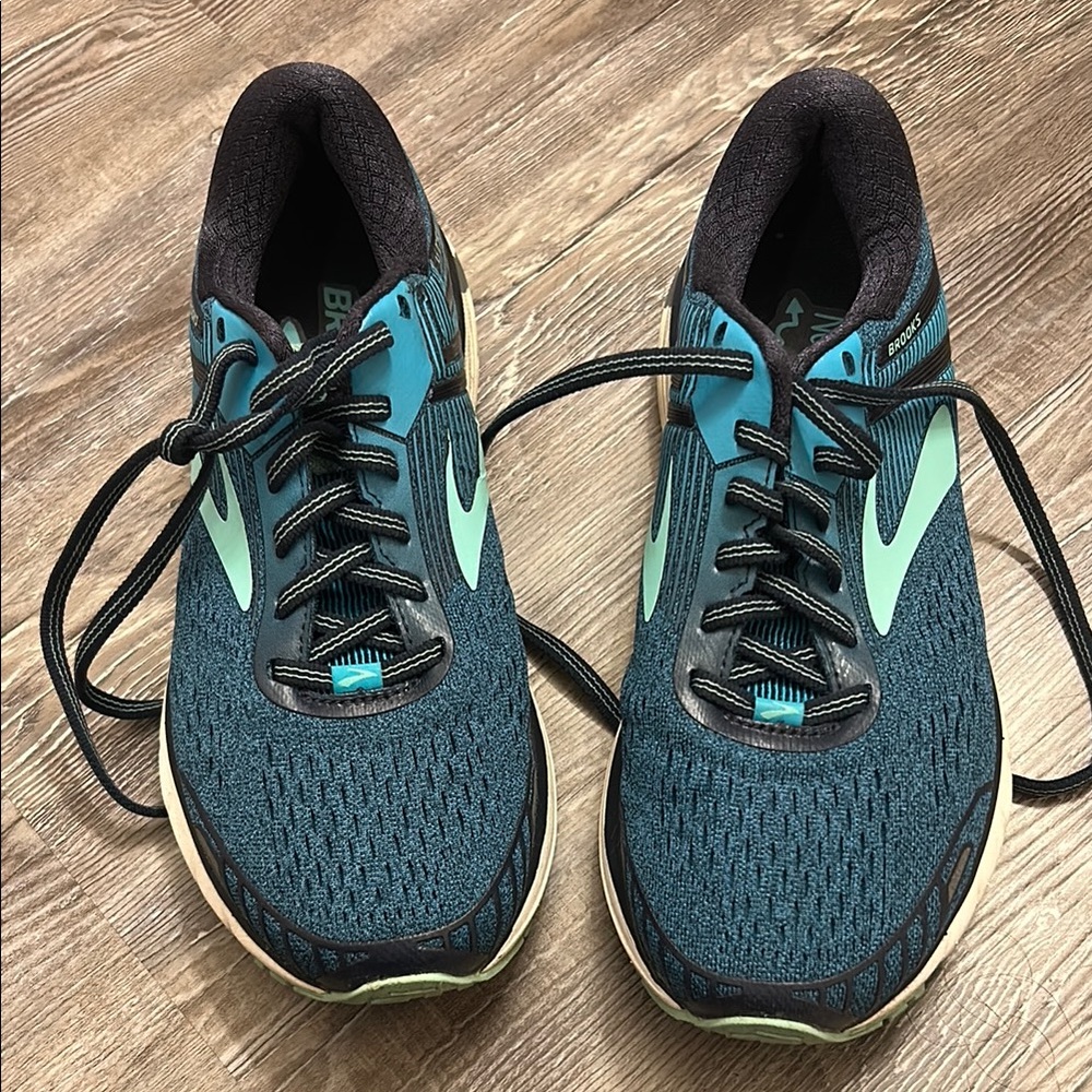 Brooks Blue and Black Athletic Running Shoes with Mesh Upper